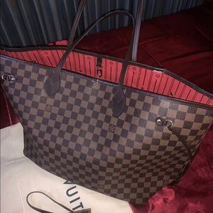 Women’s Louis Vuitton Damier bag